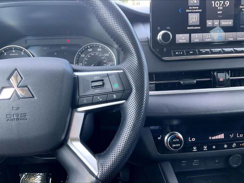 Used 2024 Mitsubishi Outlander SE AWD/4WD image 25