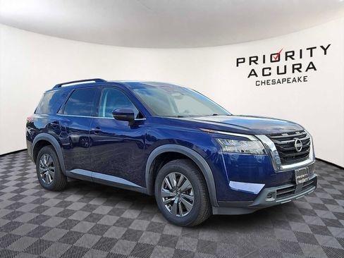 Used 2024 Nissan Pathfinder SV FWD image 3