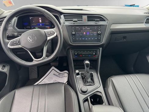 Used 2022 Volkswagen Tiguan SE image 11