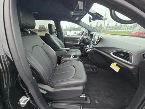 New 2026 Chrysler Voyager LX FWD image 12