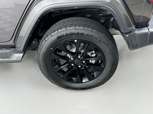 Used 2025 Jeep Wrangler Unlimited Sahara AWD/4WD image 11