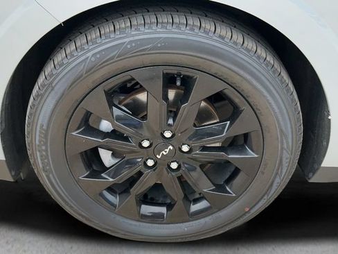 Used 2024 Kia Carnival SX FWD image 9