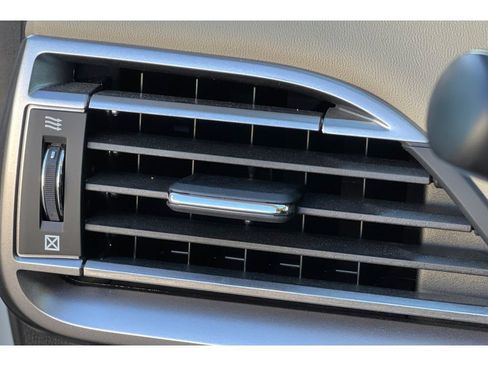 Used 2024 Subaru Outback Limited image 28