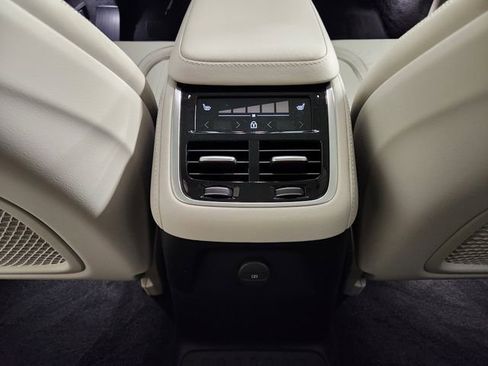 New 2026 Volvo XC90 T8 Ultra w/ Protection Package Premier image 30