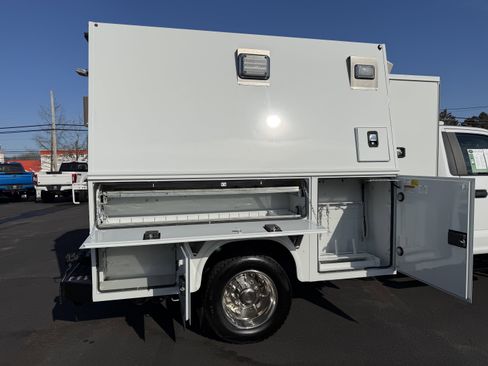 Used 2019 Ford F550 4x4 Regular Cab Super Duty image 5