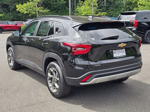 New 2026 Chevrolet Trax LT w/ Driver Confidence Package FWD image 3