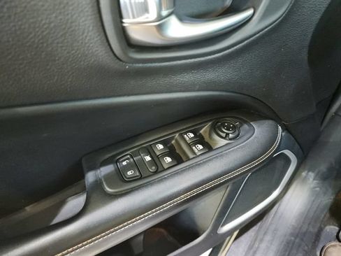 Used 2018 Jeep Compass Latitude w/ Popular Equipment Group AWD/4WD image 16