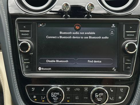 Used 2017 Bentley Bentayga AWD/4WD image 45