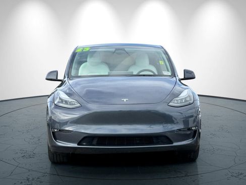 Used 2023 Tesla Model Y Long Range image 9