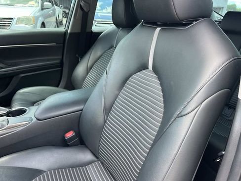 Used 2021 Toyota Camry SE FWD image 32