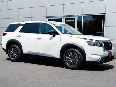 Used 2024 Nissan Pathfinder S w/ Cargo Package