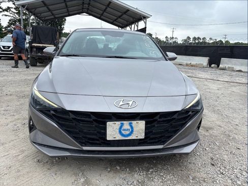 Used 2022 Hyundai Elantra SEL w/ Convenience Package FWD image 2