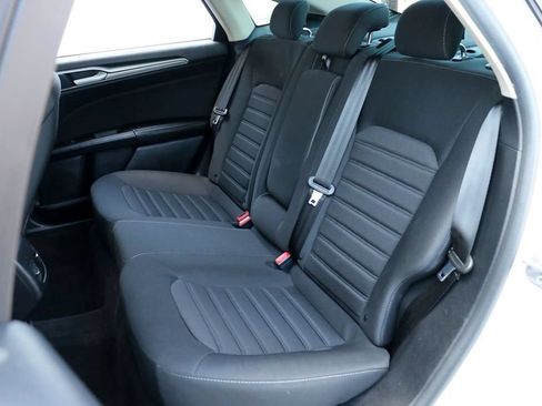 Used 2020 Ford Fusion SE FWD image 20
