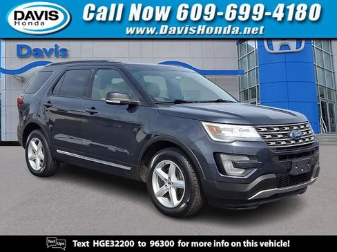 Used 2017 Ford Explorer XLT w/ Equipment Group 202A AWD/4WD image 1