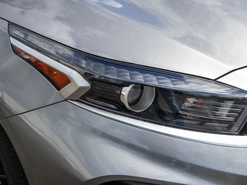Used 2023 Kia Forte GT-Line w/ GT-Line Premium Package FWD image 4