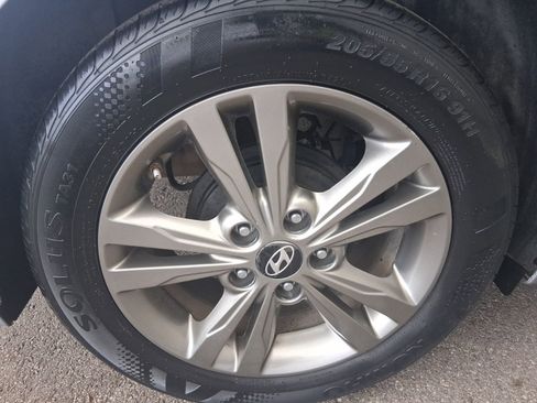 Used 2017 Hyundai Elantra Value Edition w/ Cargo Package FWD image 13