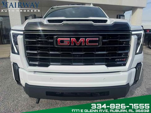 Used 2024 GMC Sierra 2500 AT4 w/ Technology Package image 3