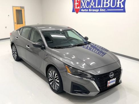 Used 2025 Nissan Altima 2.5 SV FWD image 5