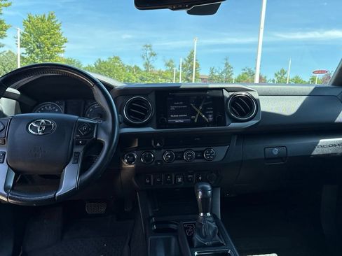 Used 2019 Toyota Tacoma TRD Off-Road w/ Technology Package AWD/4WD image 20