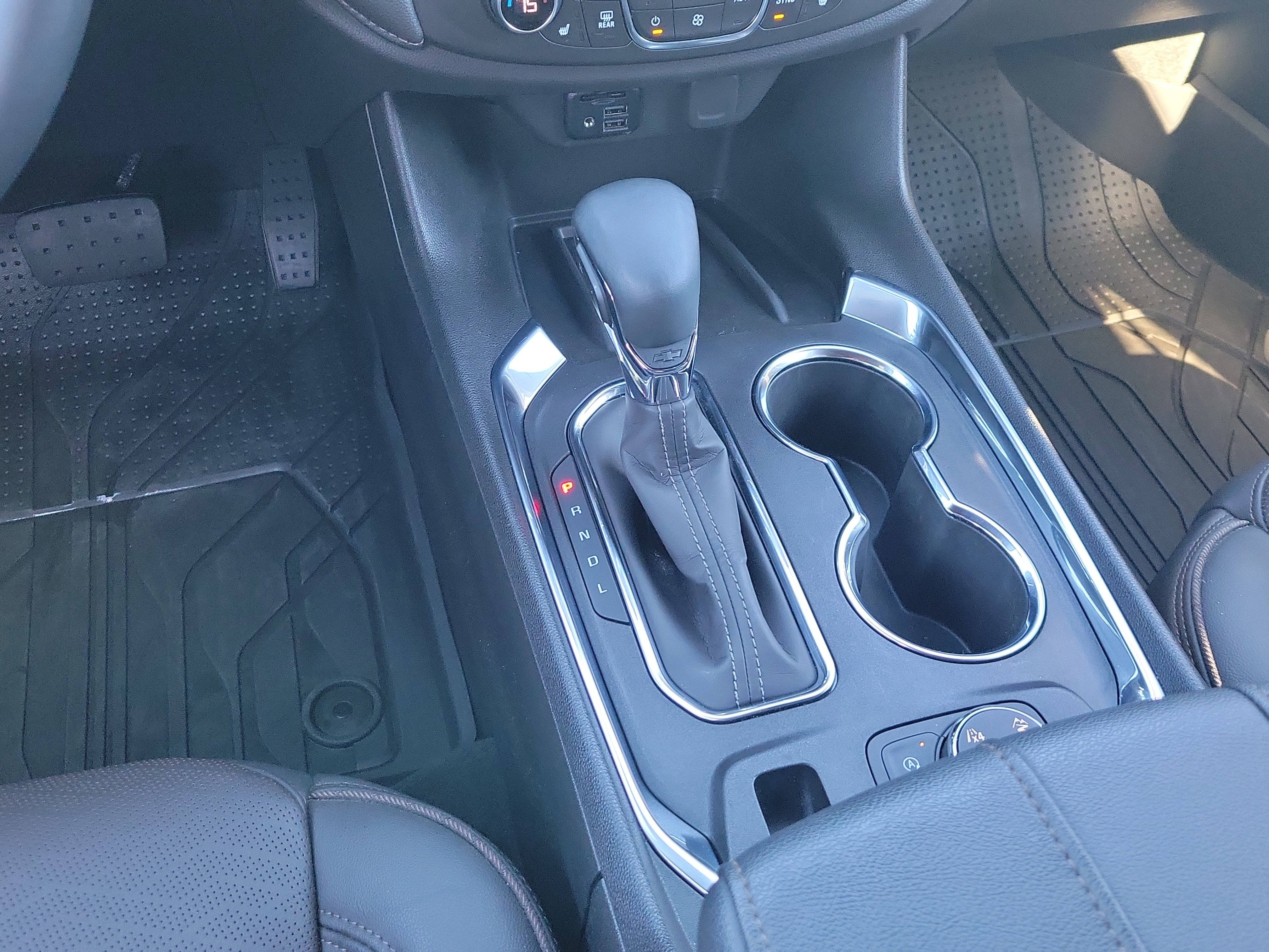 Used 2023 Chevrolet Traverse High Country w/ LPO, Floor Liner Package AWD/4WD image 25