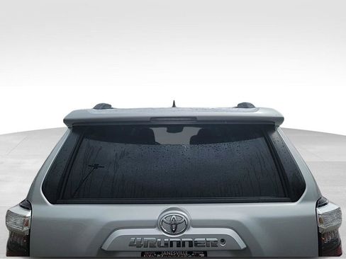 Used 2020 Toyota 4Runner SR5 AWD/4WD image 13