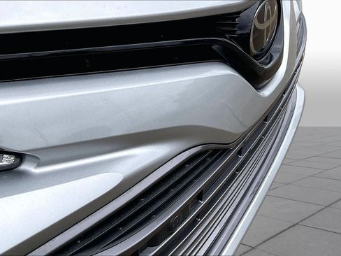 Used 2018 Toyota Camry XLE FWD image 30