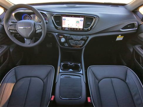 New 2026 Chrysler Pacifica Limited w/ S Appearance Package image 19