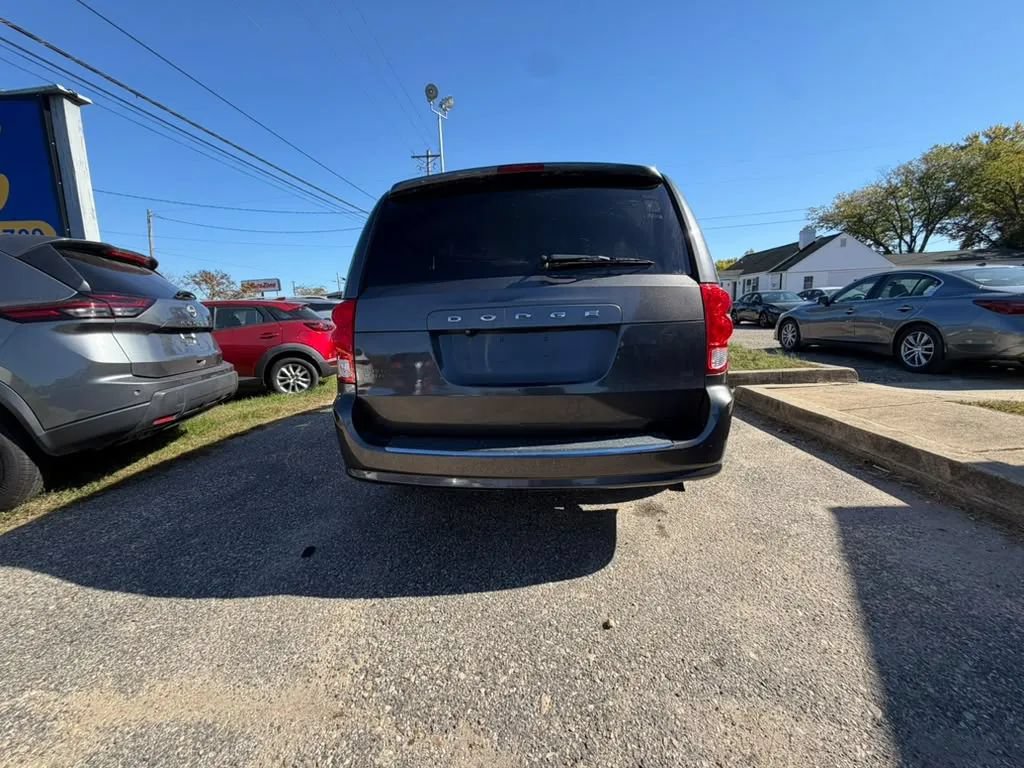 Used 2018 Dodge Grand Caravan SE w/ UConnect Hands-Free Group FWD image 4