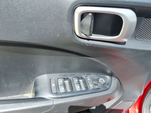 Used 2022 Hyundai Venue SEL FWD image 21