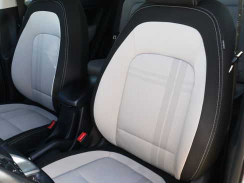 Used 2021 Hyundai Venue SEL w/ Premium Package image 13