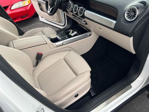 Used 2022 Mercedes-Benz GLB 250 4MATIC image 19