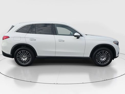 Certified 2025 Mercedes-Benz GLC 300 image 4