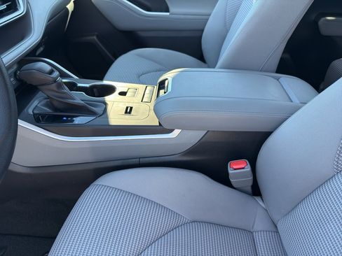 Used 2022 Toyota Highlander L image 14