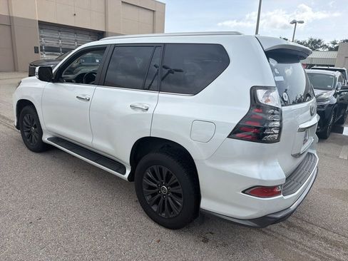 Used 2023 Lexus GX 460 Premium w/ Accessory Package AWD/4WD image 6