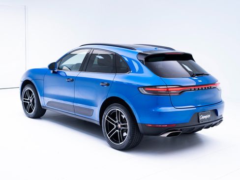 Certified 2021 Porsche Macan image 3