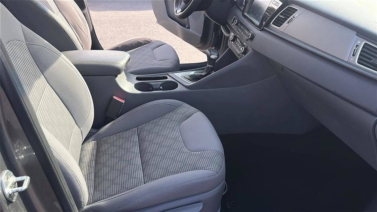 Used 2018 Kia Niro LX FWD image 32