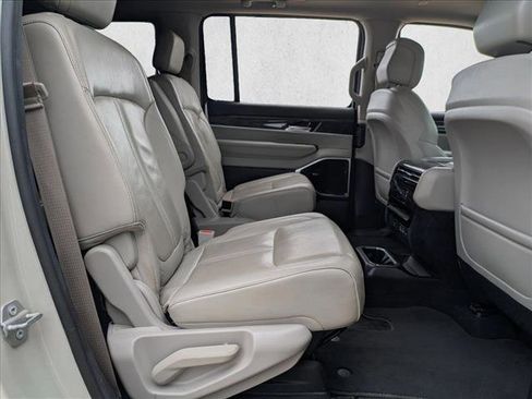 Used 2022 Jeep Wagoneer Series III w/ Premium Group I image 21