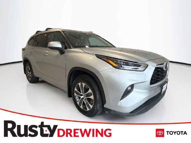 Used 2022 Toyota Highlander XLE AWD/4WD image 1