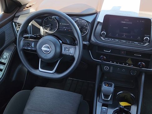 Used 2023 Nissan Rogue SV AWD/4WD image 5