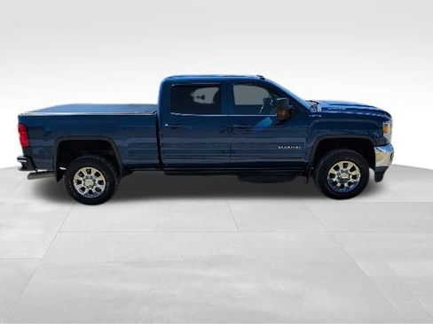 Used 2018 GMC Sierra 2500 SLE w/ SLE Preferred Package AWD/4WD image 2