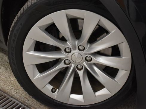 Used 2017 Tesla Model X image 14