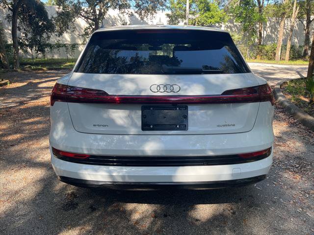 Used 2022 Audi e-tron Premium w/ Convenience Plus Package AWD/4WD image 5