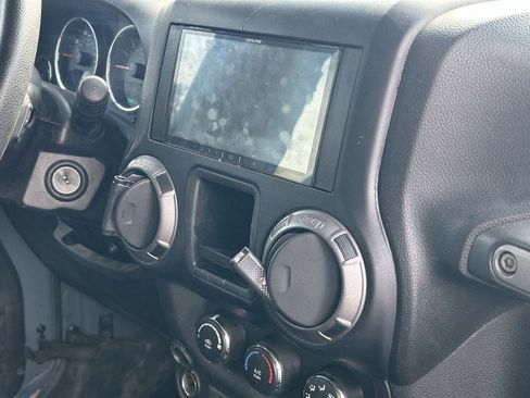 Used 2014 Jeep Wrangler Sport AWD/4WD image 11