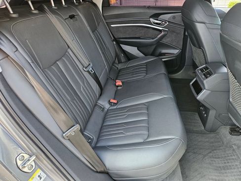 Used 2019 Audi e-tron Prestige w/ Prestige Package image 17