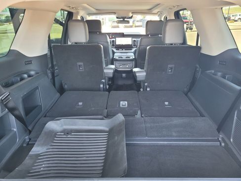 Used 2025 Ford Expedition Active image 29