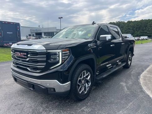 Used 2022 GMC Sierra 1500 SLT w/ SLT Premium Plus Package AWD/4WD image 4