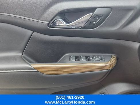Used 2023 GMC Acadia SLE w/ Driver Convenience Package FWD image 30