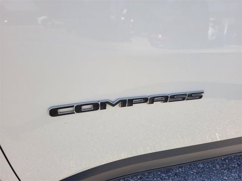 Used 2018 Jeep Compass Limited w/ Navigation Group image 3