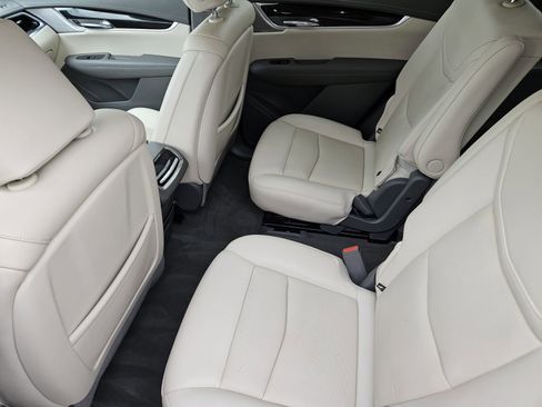 Used 2021 Cadillac XT6 Premium Luxury image 33