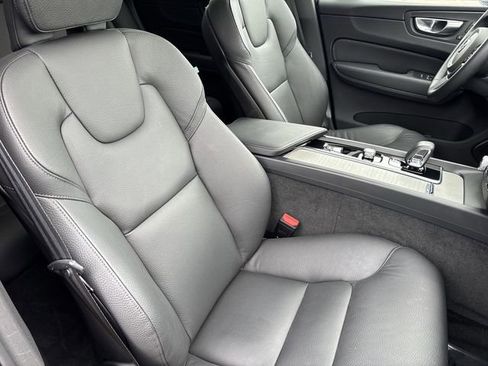 Used 2025 Volvo XC60 B5 Plus image 11